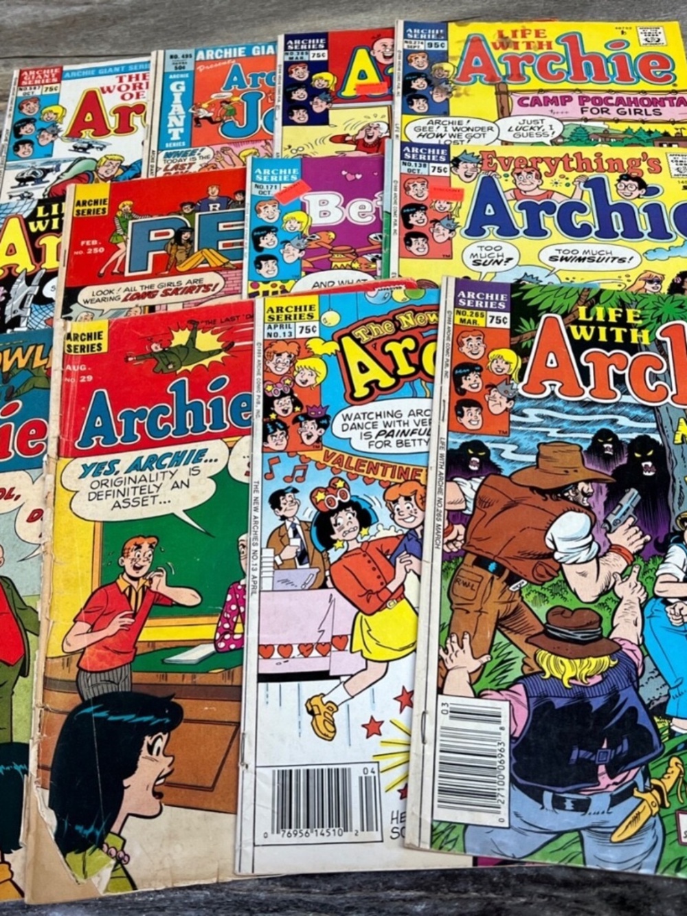 COMIC BOOKS ARCHIE (LOT OF 12) ARCHIE AND ME - PEP - JOKES - BETTY AND ME